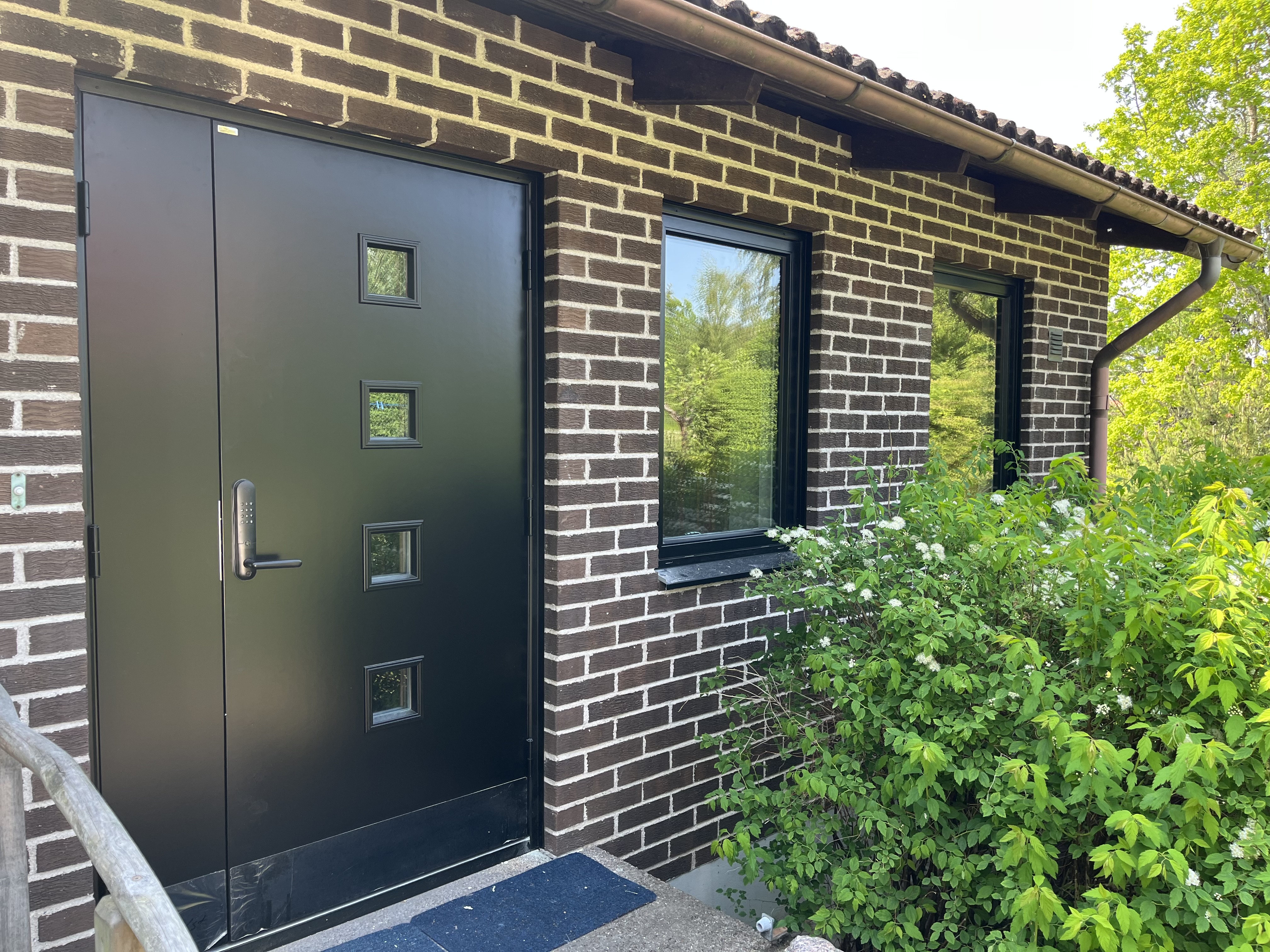 Ytterdörrar i Hallstavik